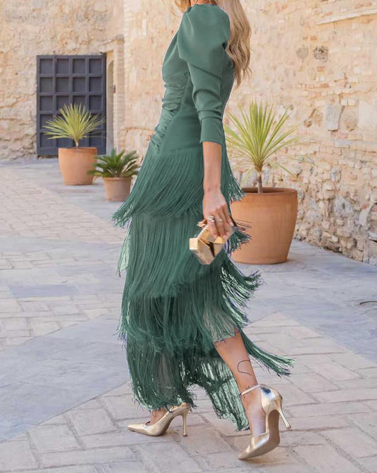 Robe mi-longue froncée à pompons