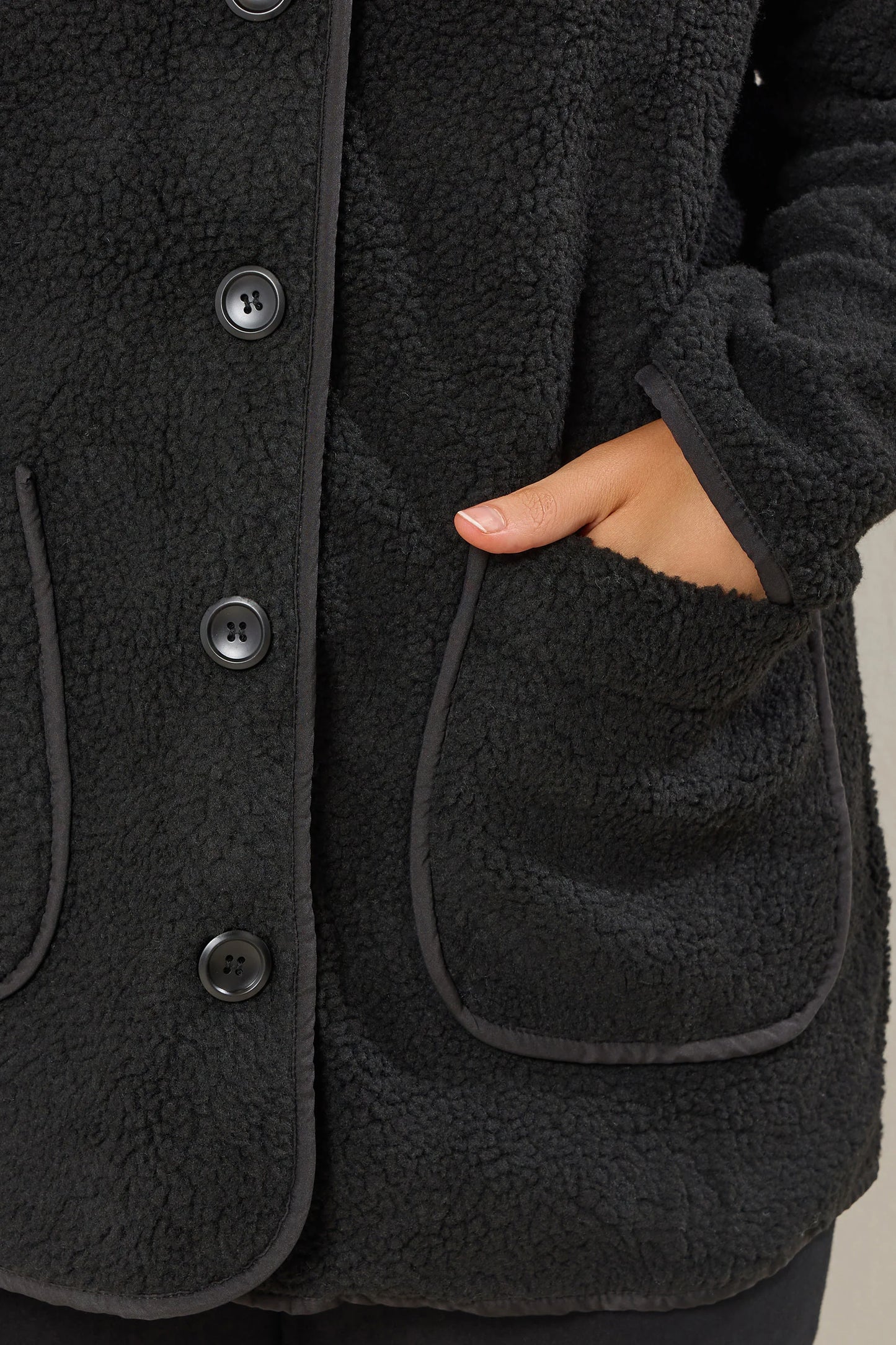 Veste polaire noire à boutons