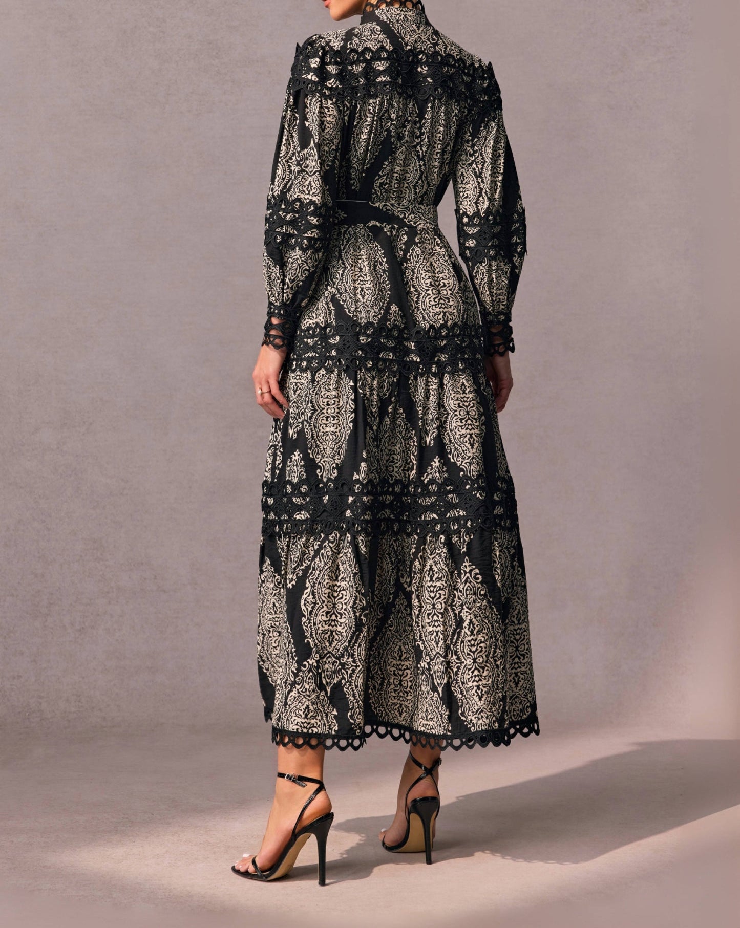 Robe longue à bordure en dentelle