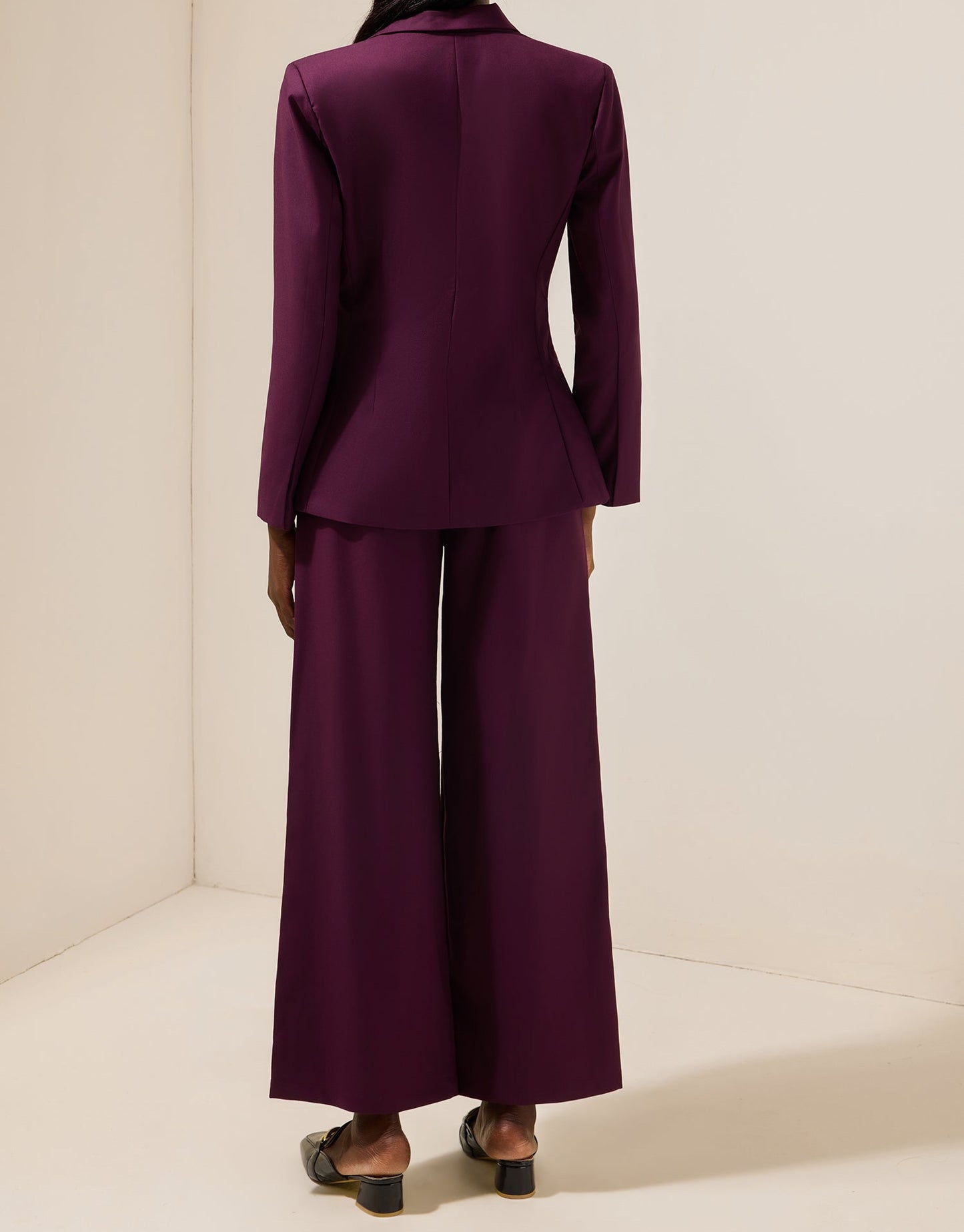 Ensemble blazer uni et pantalon ample