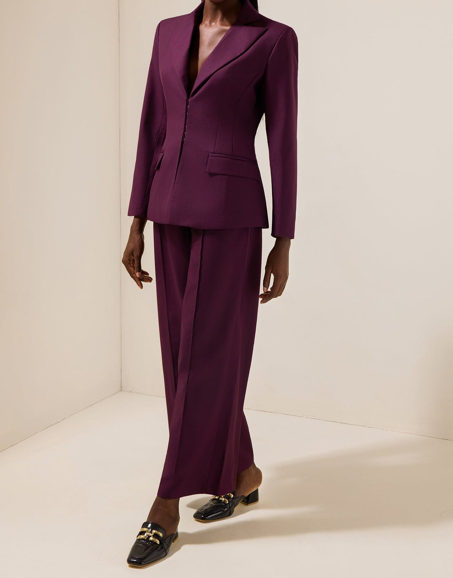 Ensemble blazer uni et pantalon ample