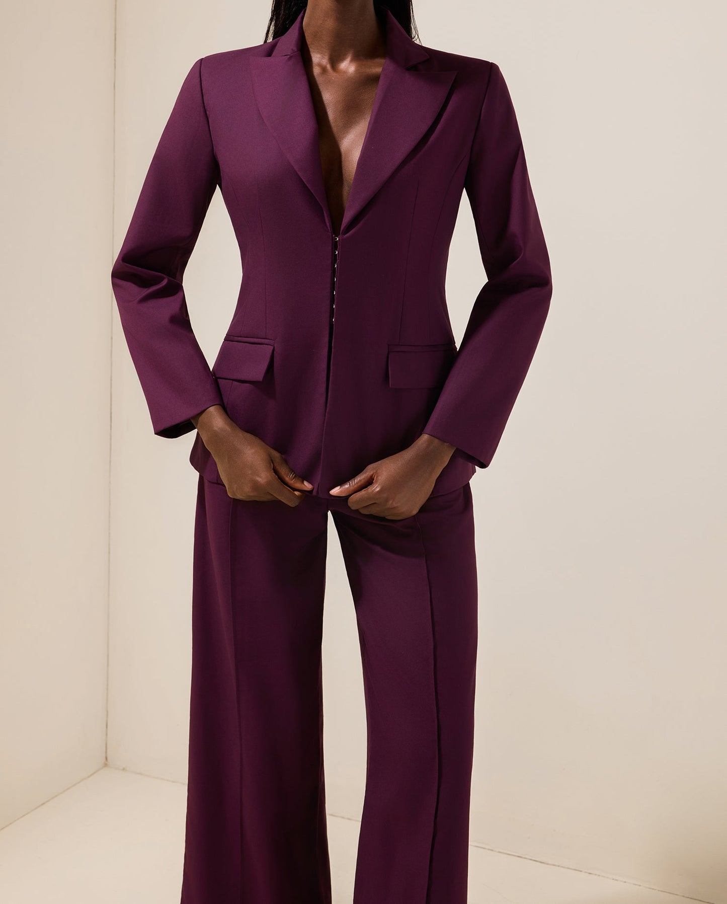 Ensemble blazer uni et pantalon ample