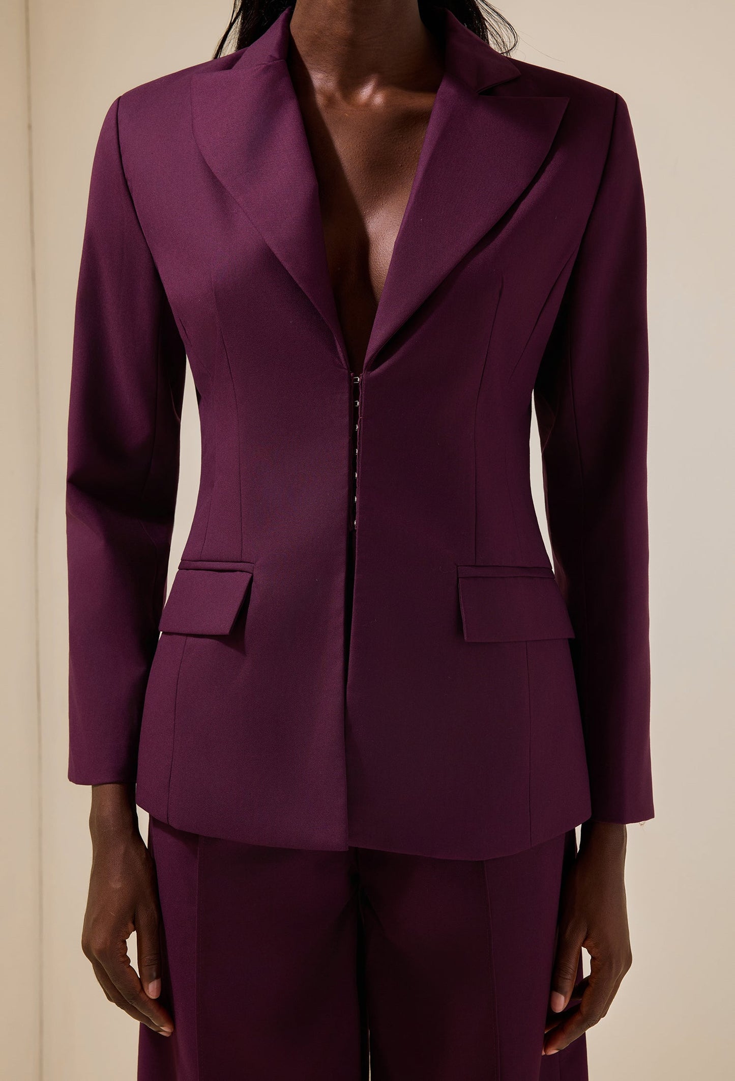 Ensemble blazer uni et pantalon ample