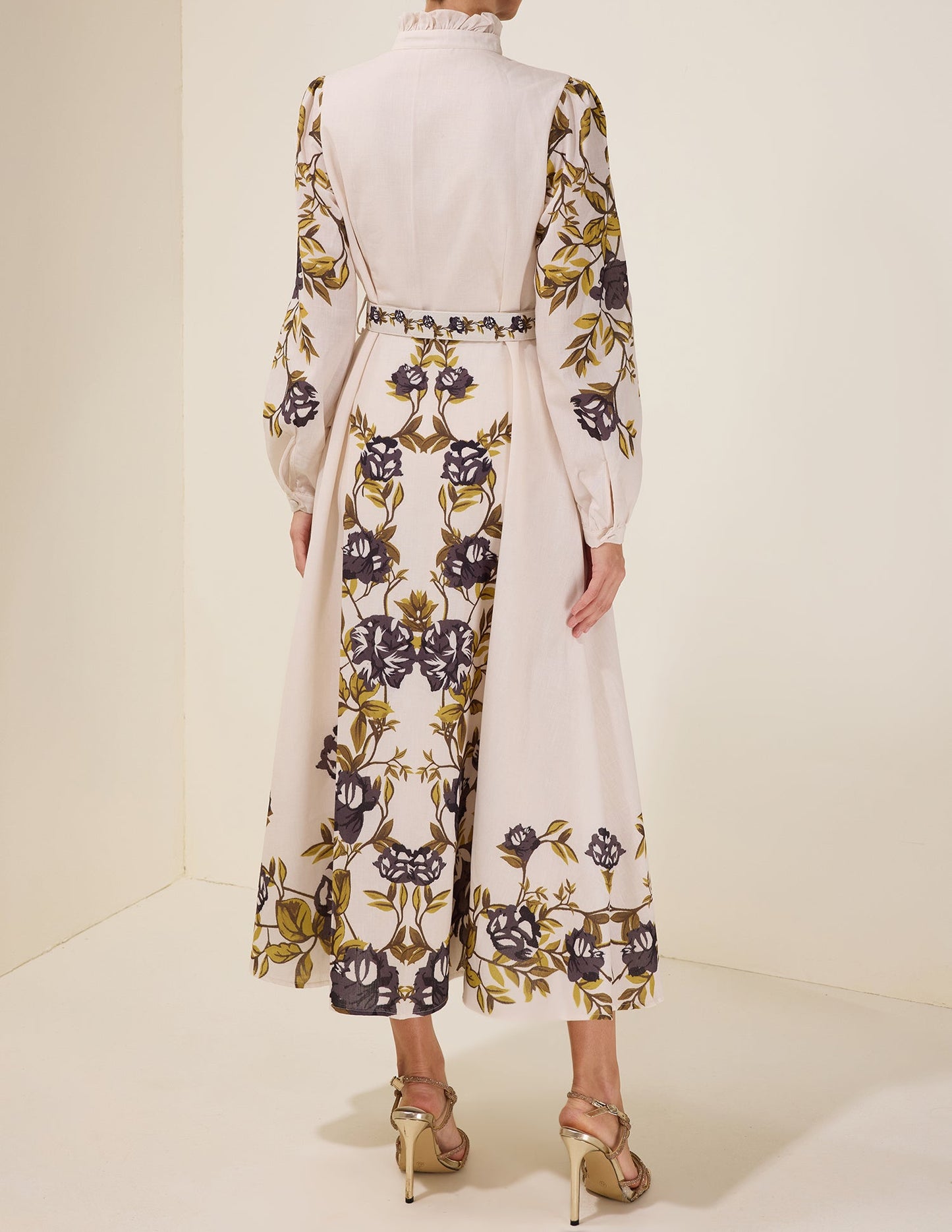 Robe midi fleurie à simple boutonnage avec ceinture