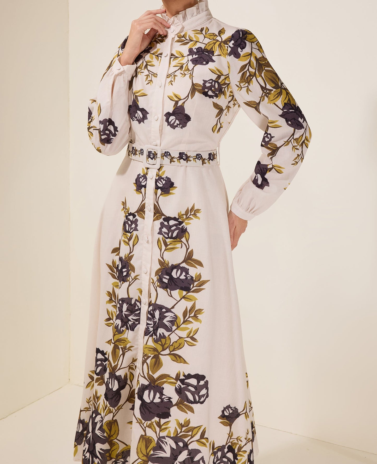 Robe midi fleurie à simple boutonnage avec ceinture