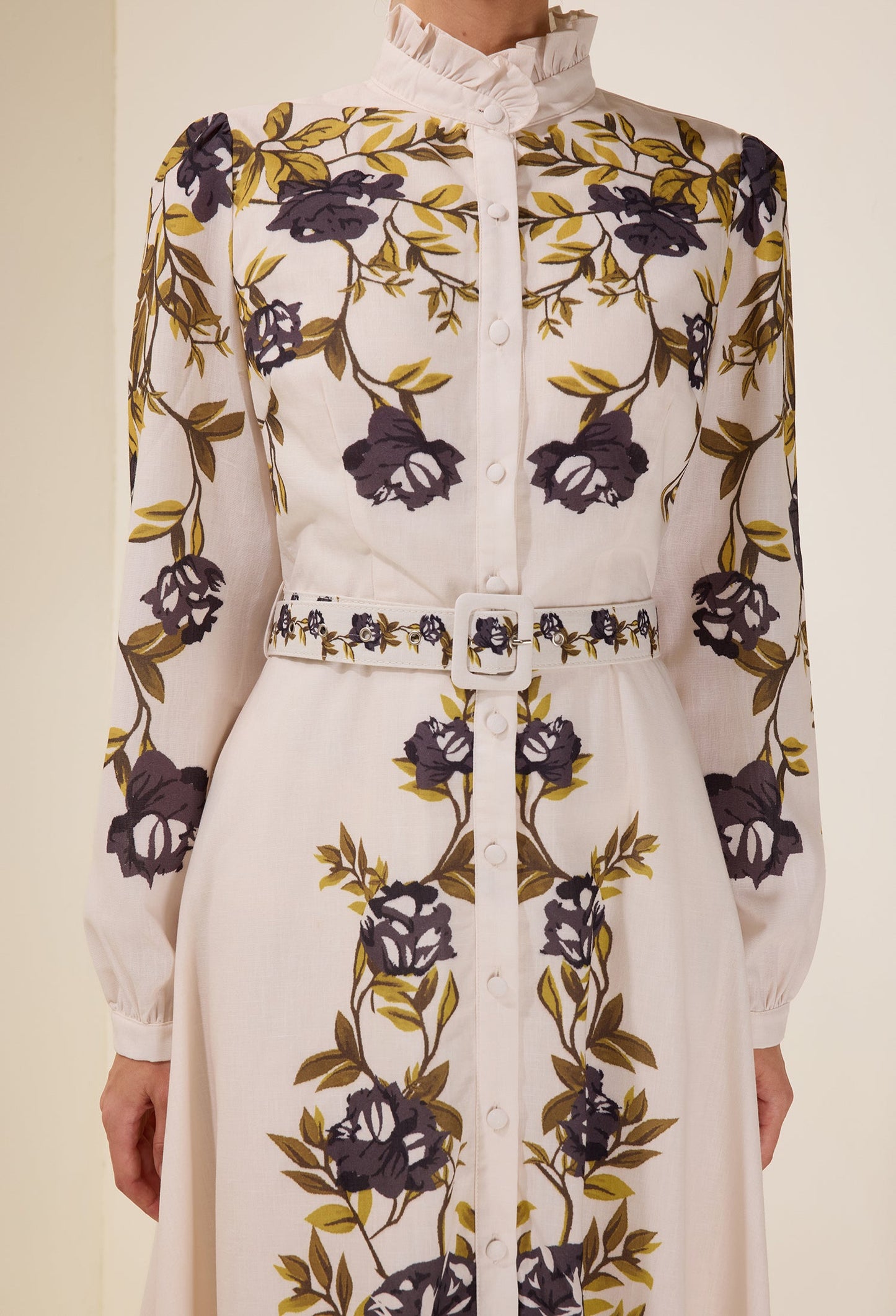 Robe midi fleurie à simple boutonnage avec ceinture