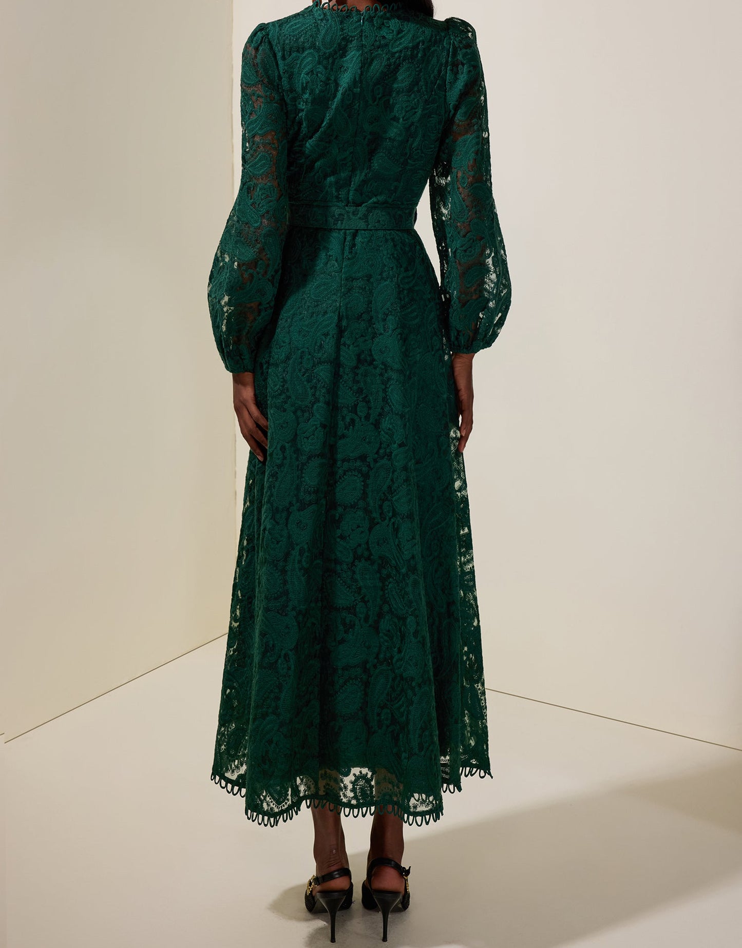 Robe mi-longue avec ceinture