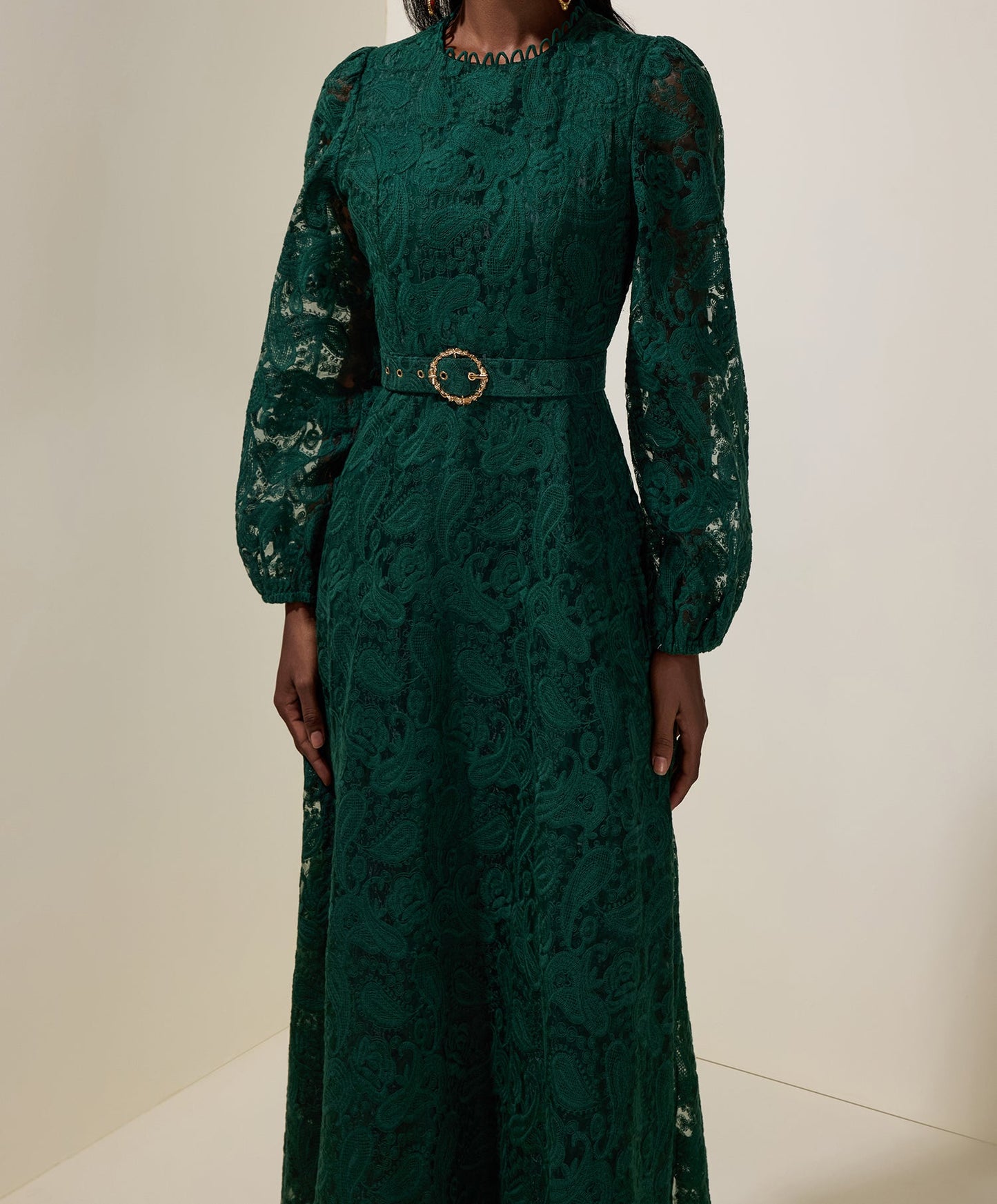 Robe mi-longue avec ceinture