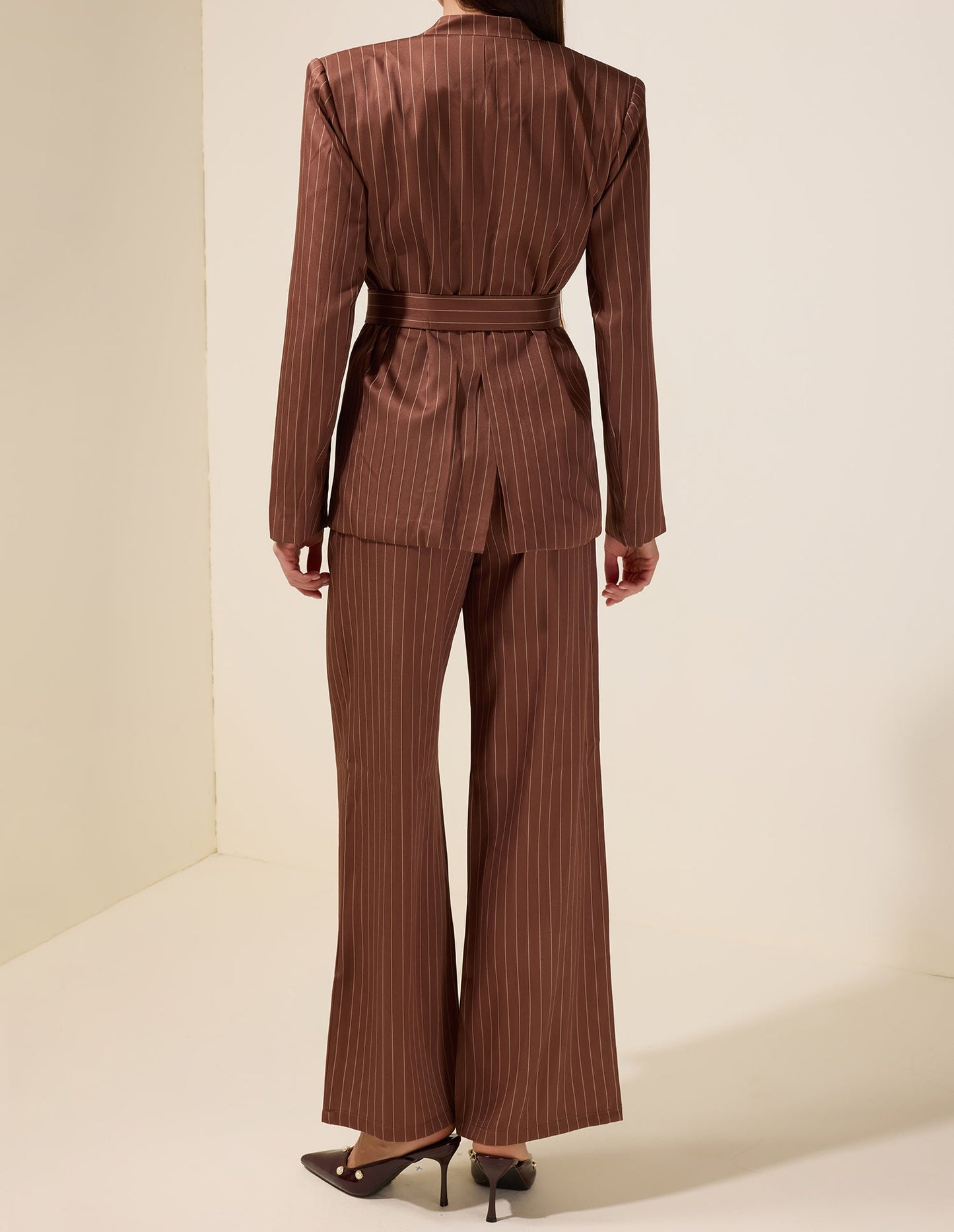 Ensemble blazer rayé et pantalon avec ceinture