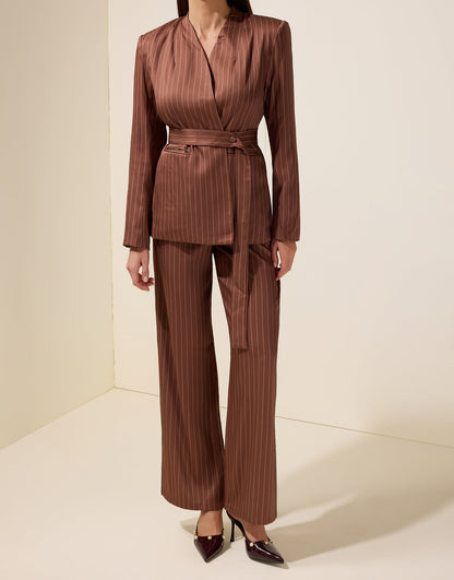 Ensemble blazer rayé et pantalon avec ceinture