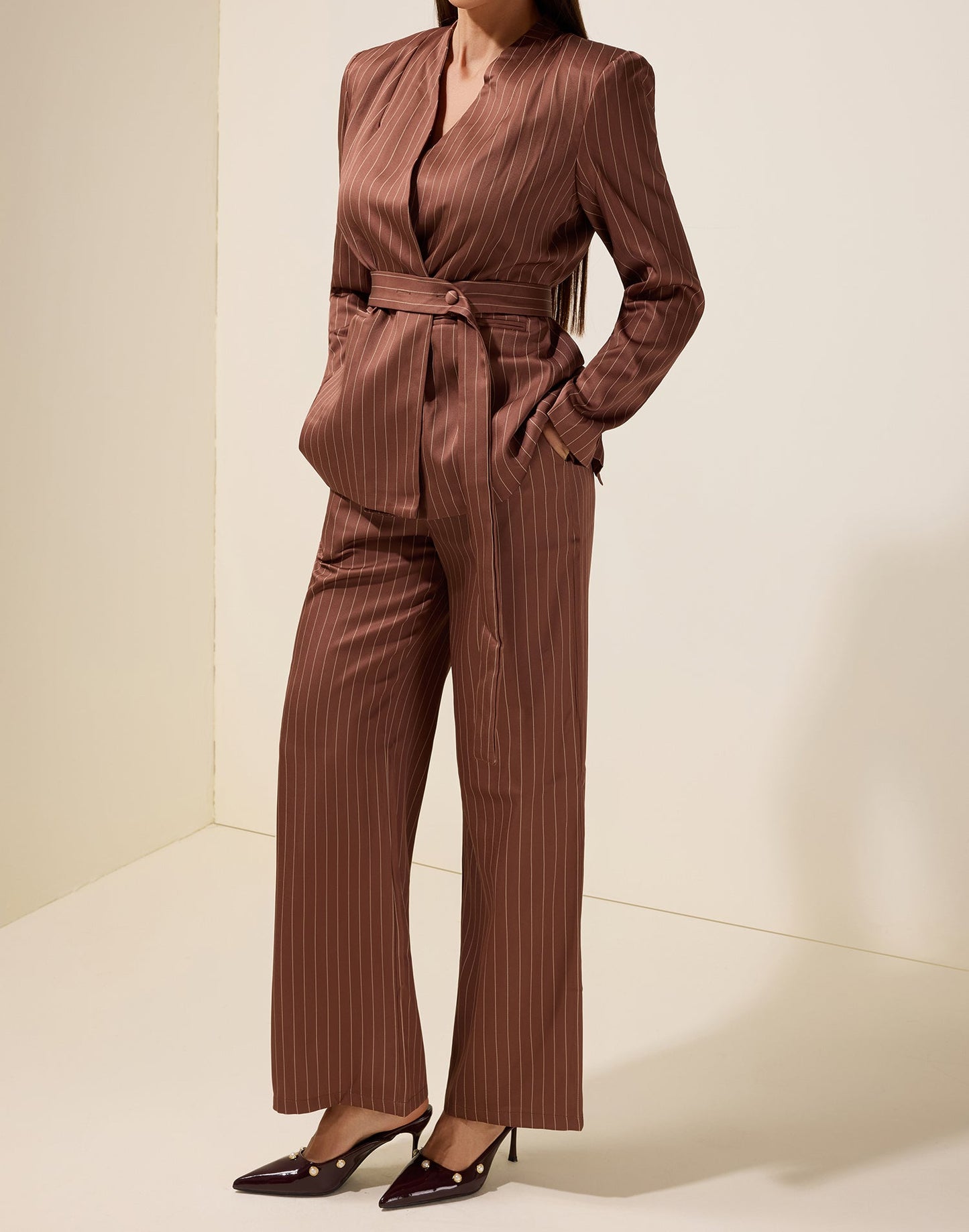Ensemble blazer rayé et pantalon avec ceinture