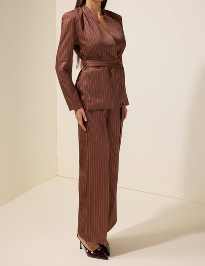 Ensemble blazer rayé et pantalon avec ceinture