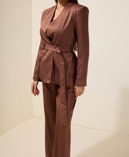 Ensemble blazer rayé et pantalon avec ceinture