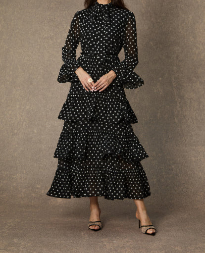 Robe longue à volants à pois noirs