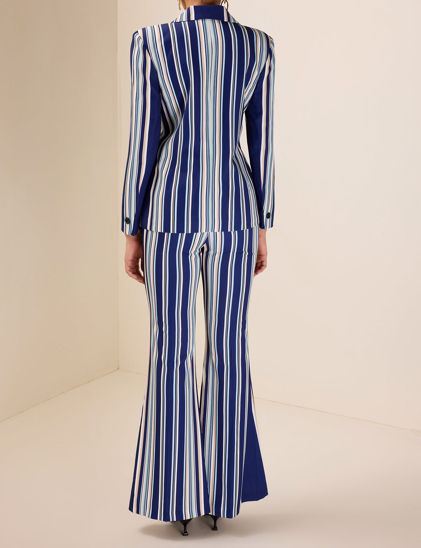 Ensemble blazer boutonné à rayures et pantalon