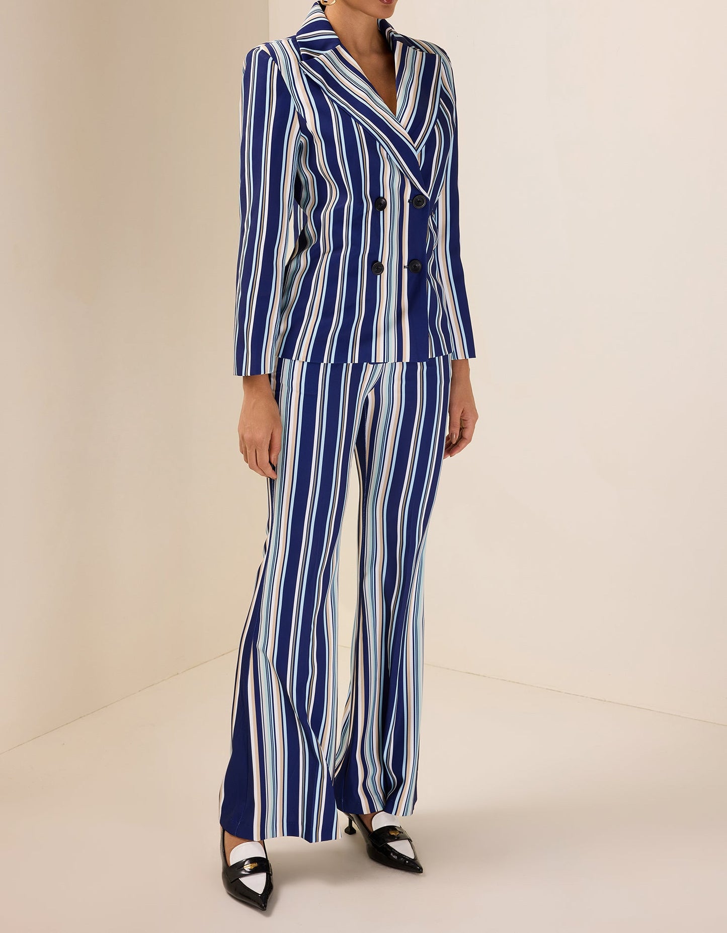 Ensemble blazer boutonné à rayures et pantalon