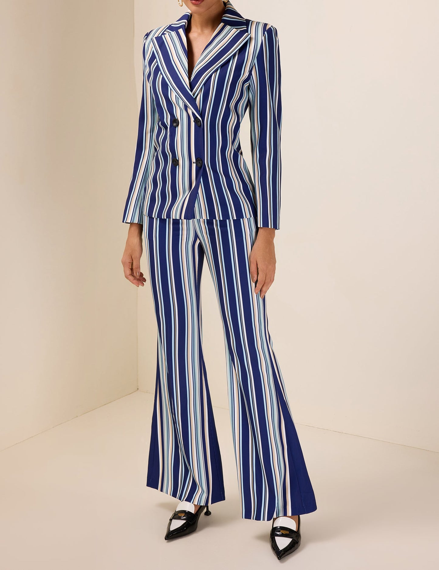 Ensemble blazer boutonné à rayures et pantalon