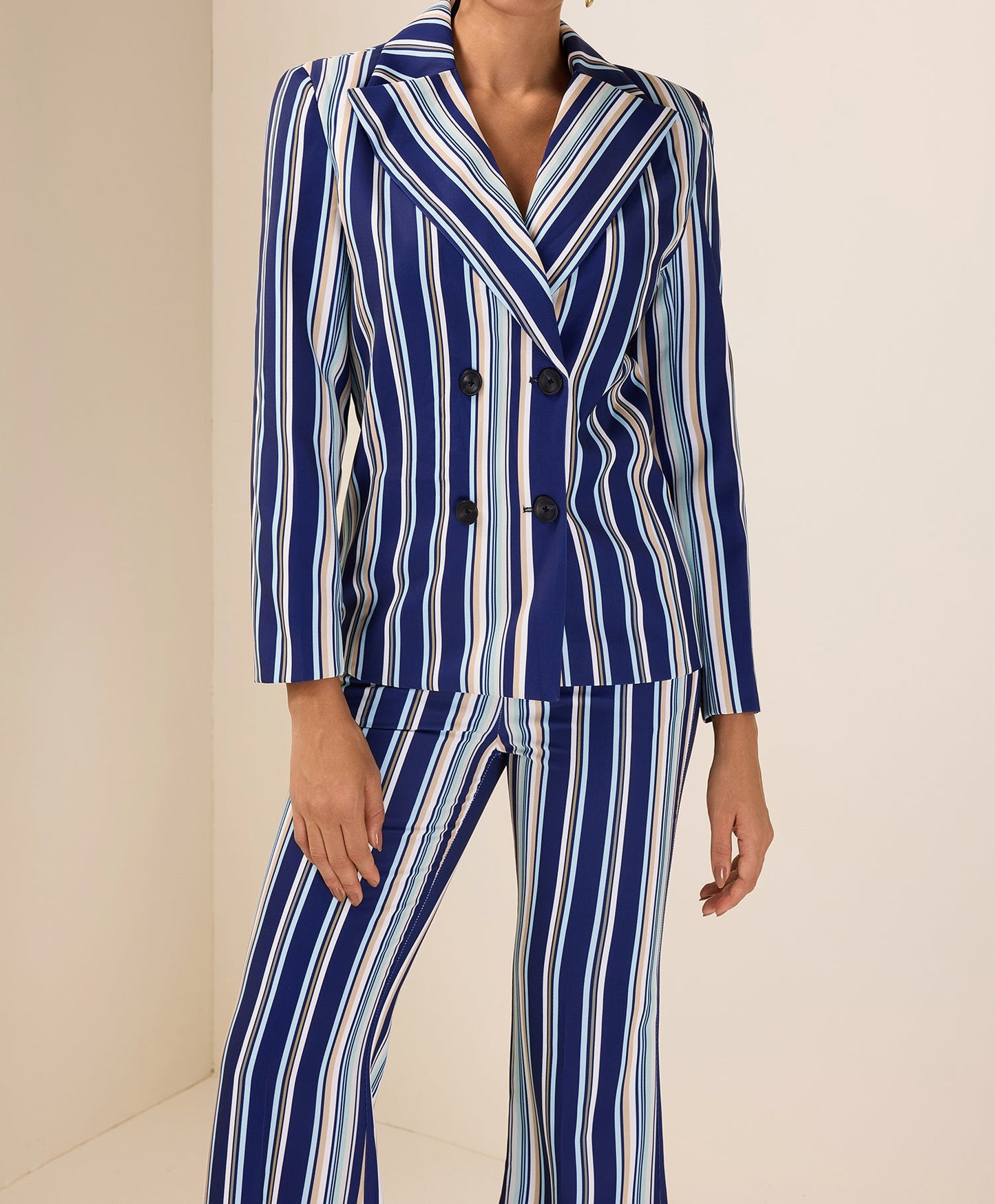 Ensemble blazer boutonné à rayures et pantalon