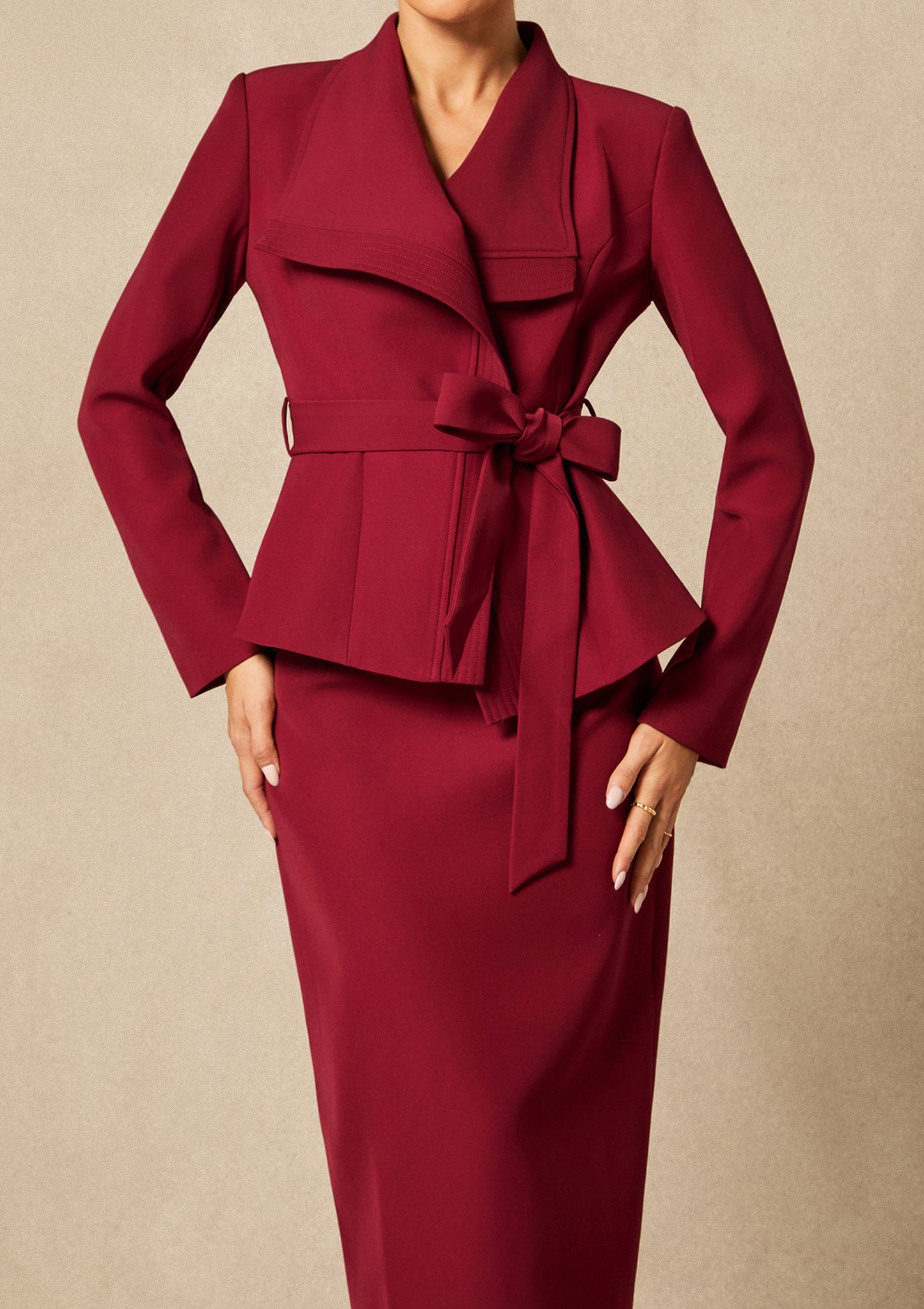 Ensemble blazer à taille nouée et jupe