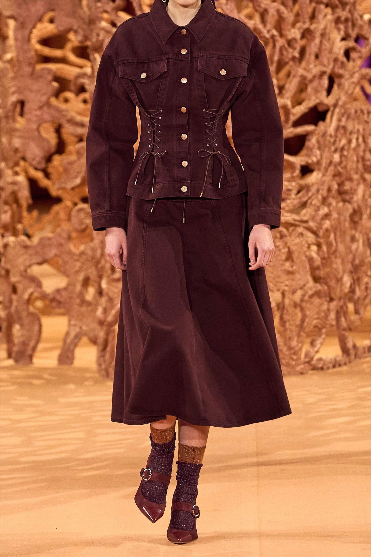 Ensemble manteau à lacets en jean et jupe