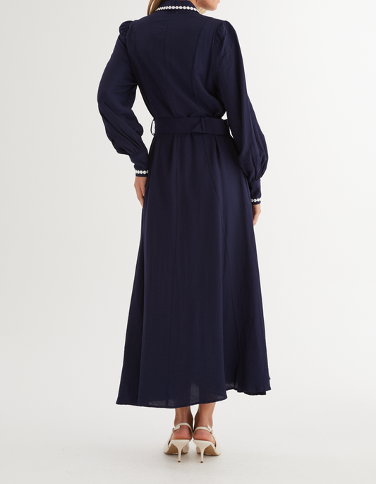 Robe mi-longue à col chemise avec ceinture