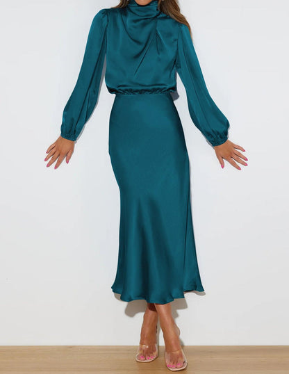 Robe midi satinée à col montant