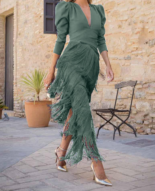 Robe mi-longue froncée à pompons