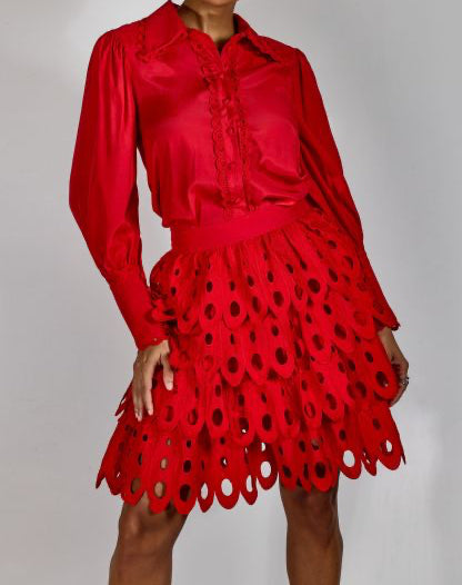 Ensemble chemise et jupe à volants en œillets