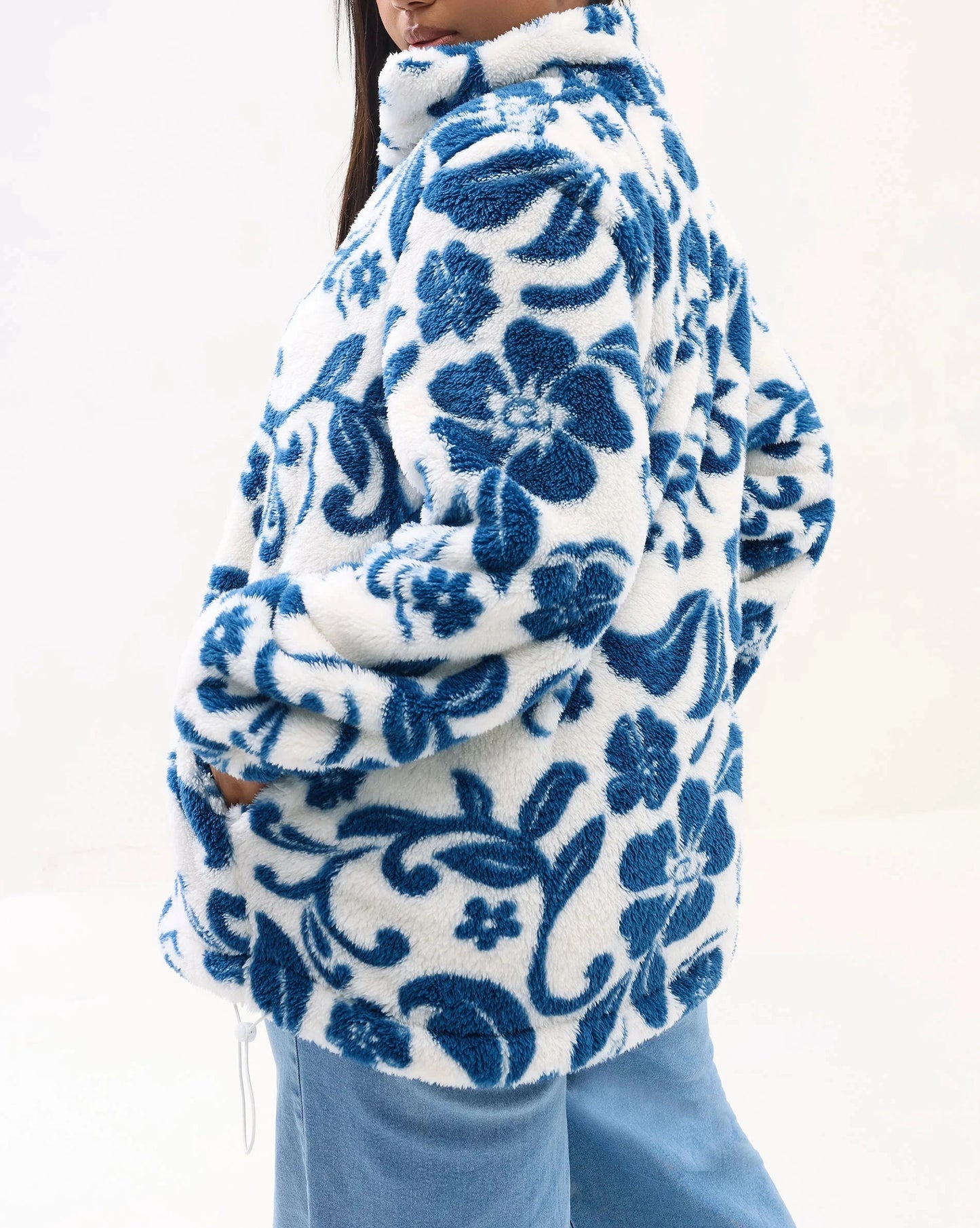 Veste polaire blanche à fleurs