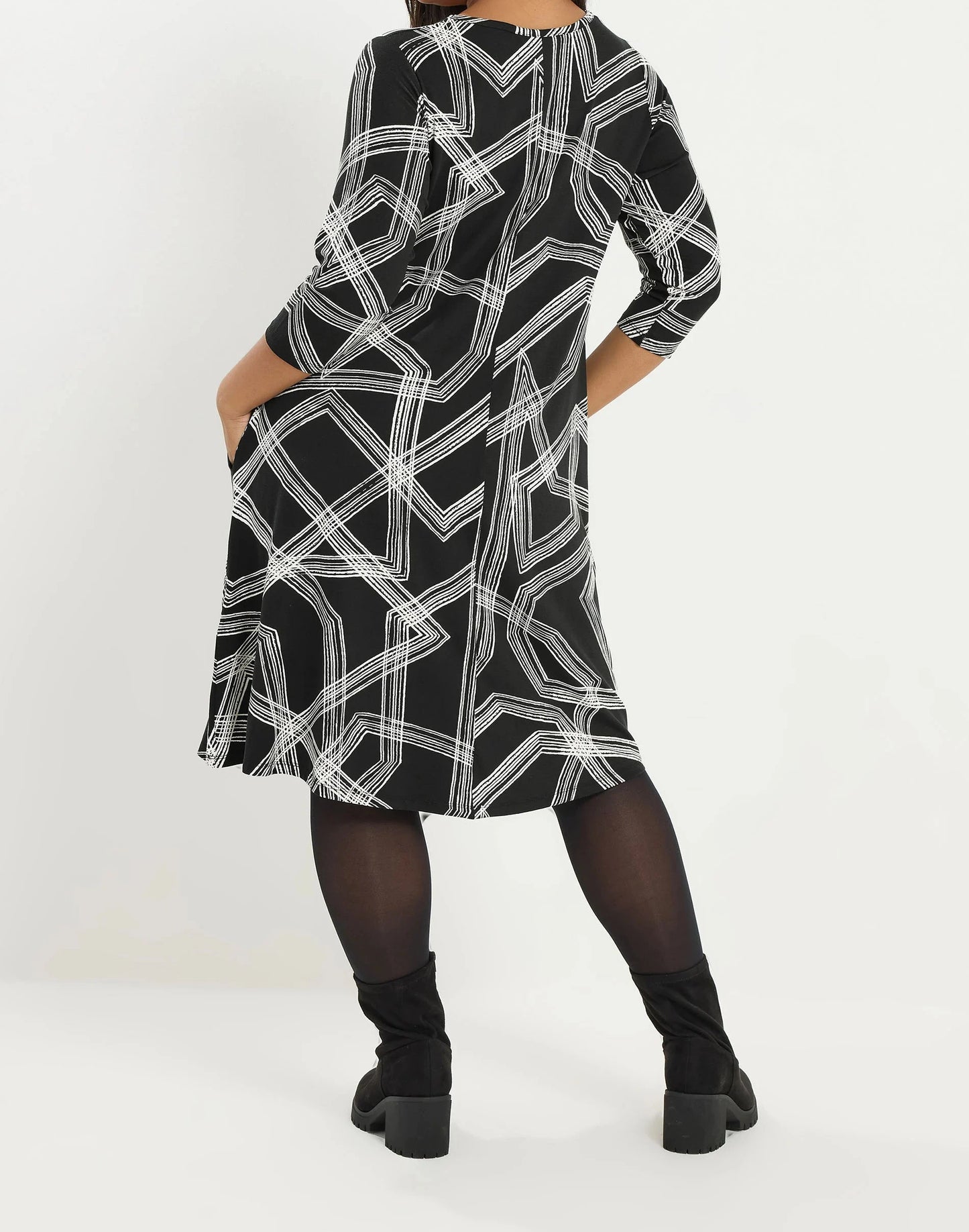 Robe longue noire à poches imprimé abstrait