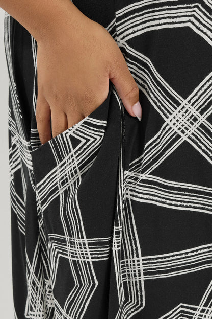 Robe longue noire à poches imprimé abstrait